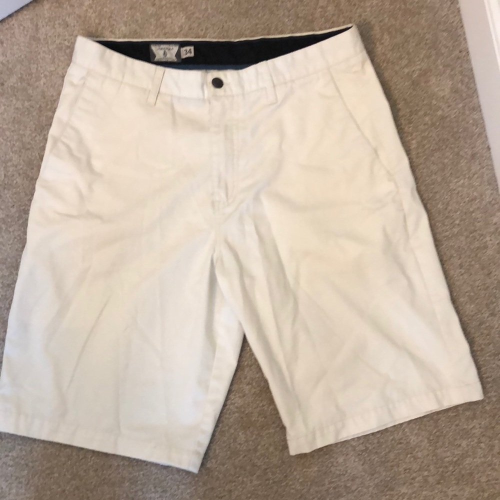 Men’s Volcom shorts white/beige.